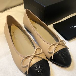 Chanel ballerinas size 40 (EU) in black and beige lambskin - worn once
